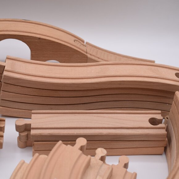 Lot of 45 Wooden Trains Tracks Ascending Descending Curved Connectors Straight - Picture 5 of 15